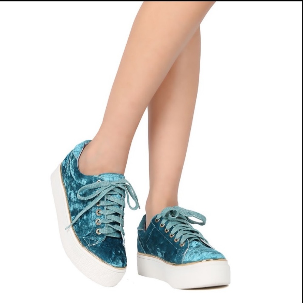 Vigo Fiore Blue hightop velvet shoes